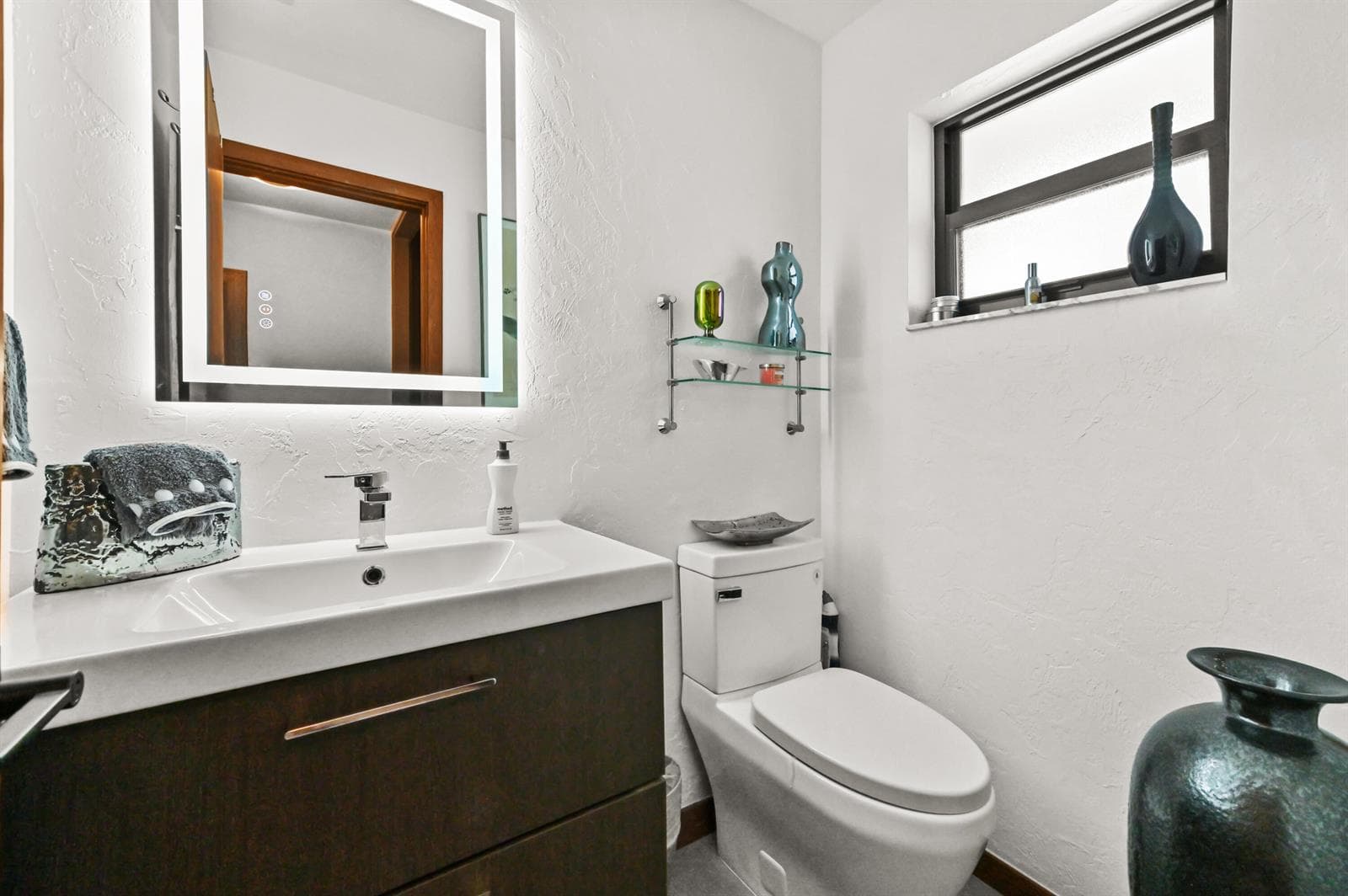 05 Bathroom 01