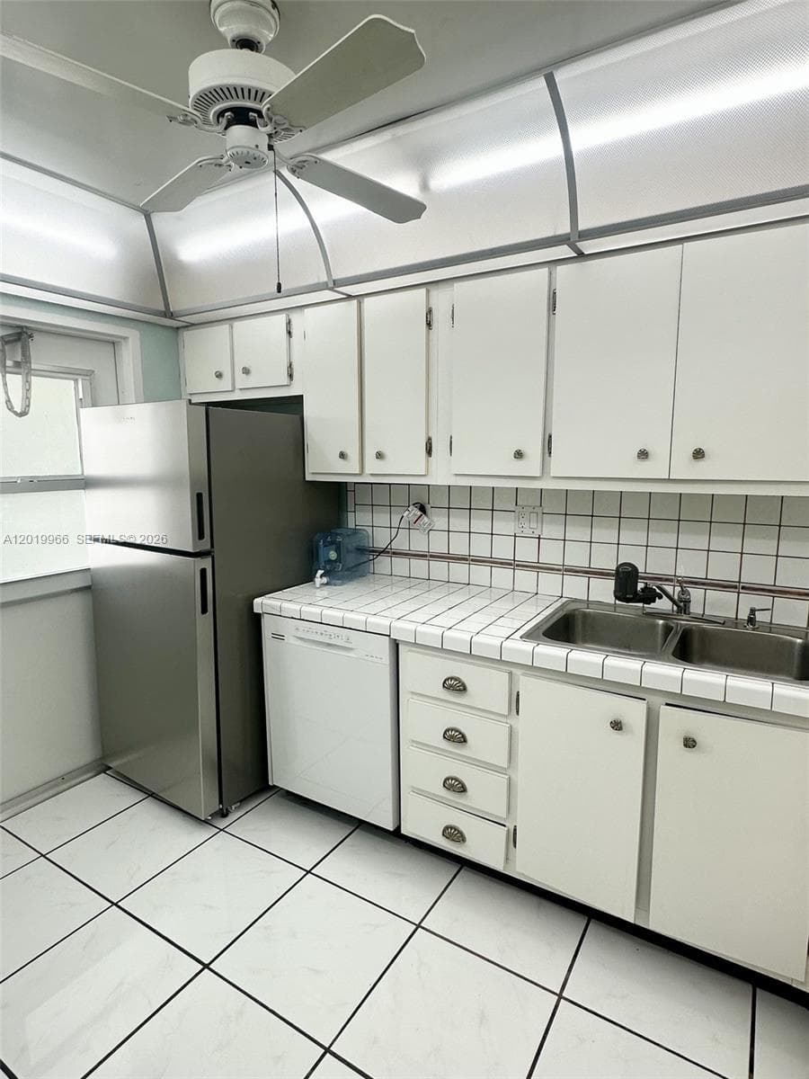 BLUE PELICAN CONDO · #206 in Key Biscayne - Photo 6