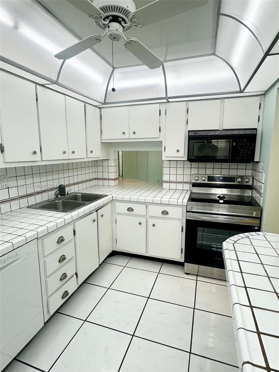 BLUE PELICAN CONDO · #206 in Key Biscayne - Photo 5