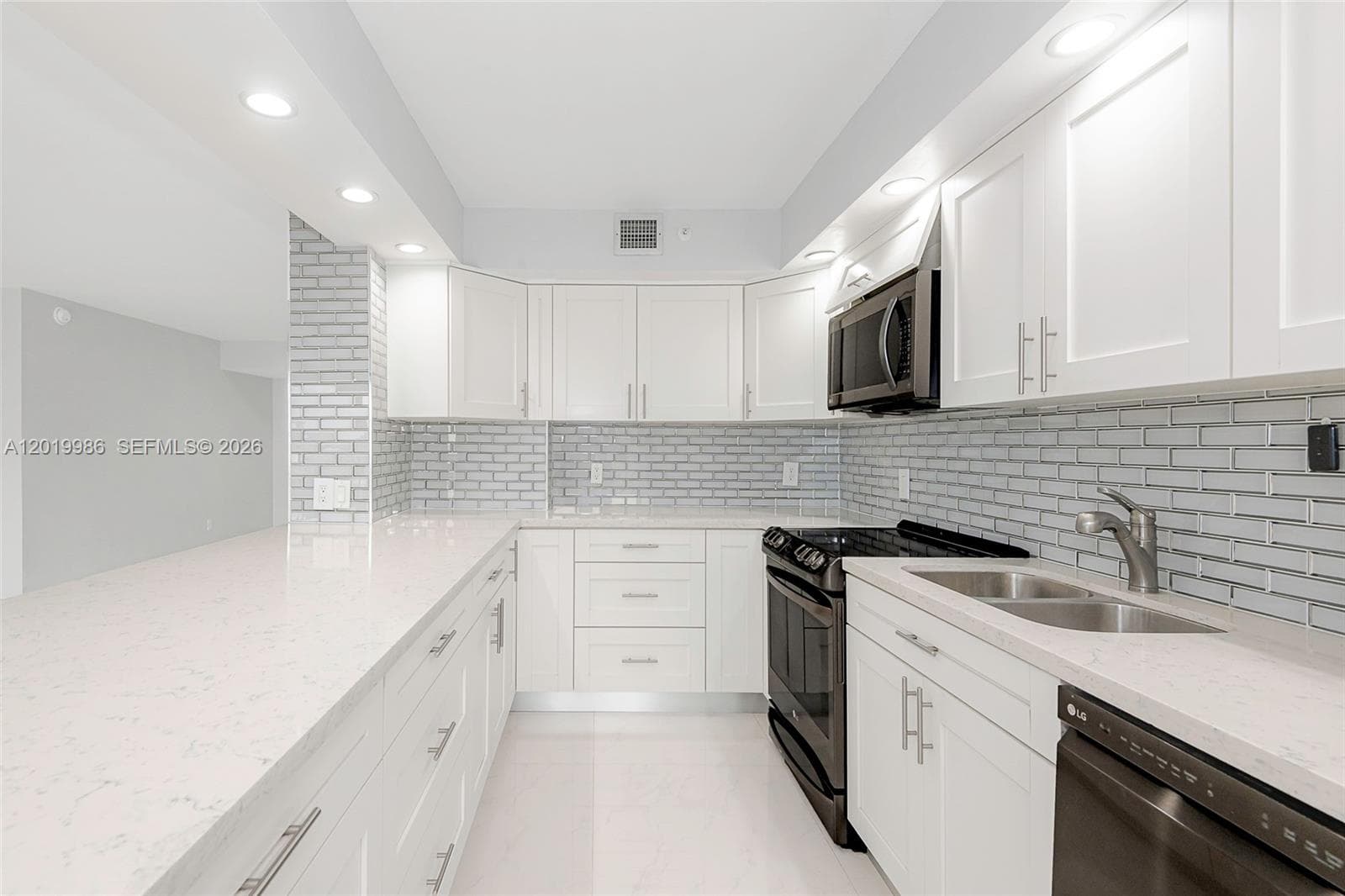 Summit Condo · #610N in Hollywood - Photo 3