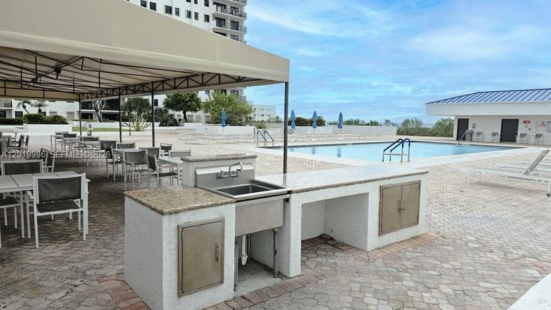 Summit Condo · #610N in Hollywood - Photo 37