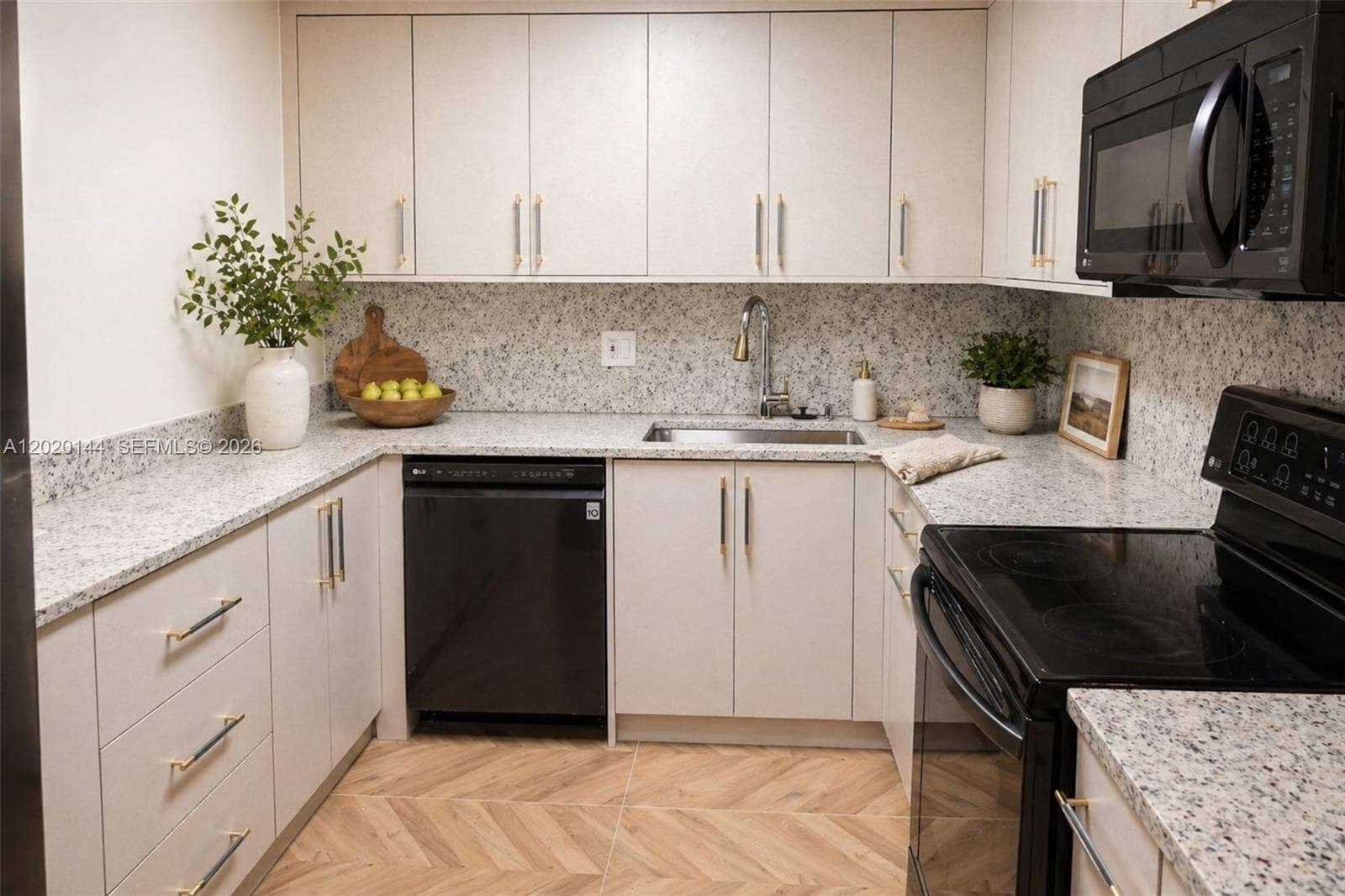 OLYMPUS CONDO · #1816 in Hallandale Beach - Photo 3