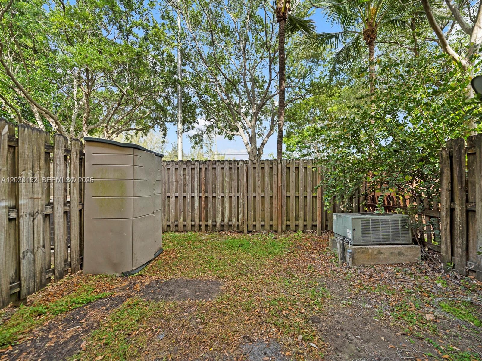 1049 NE 42nd Pl photo 13
