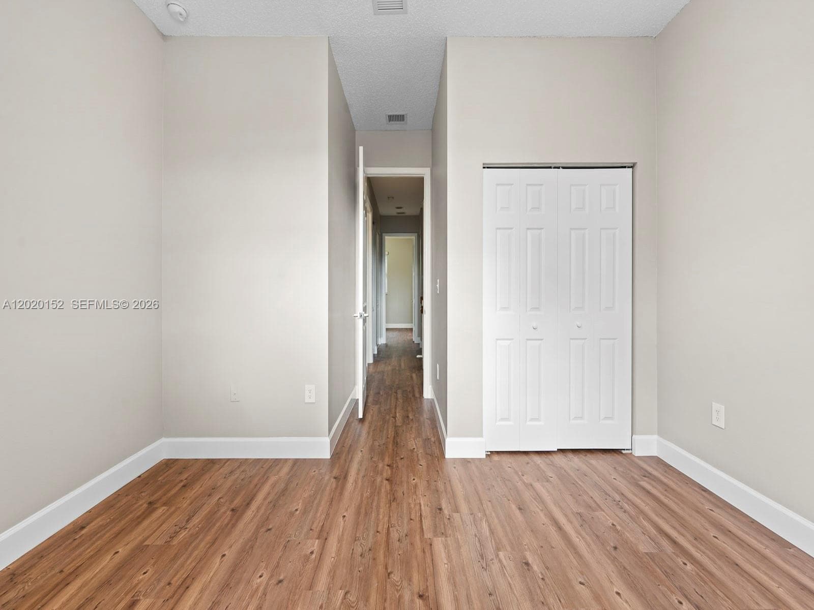 1049 NE 42nd Pl photo 18