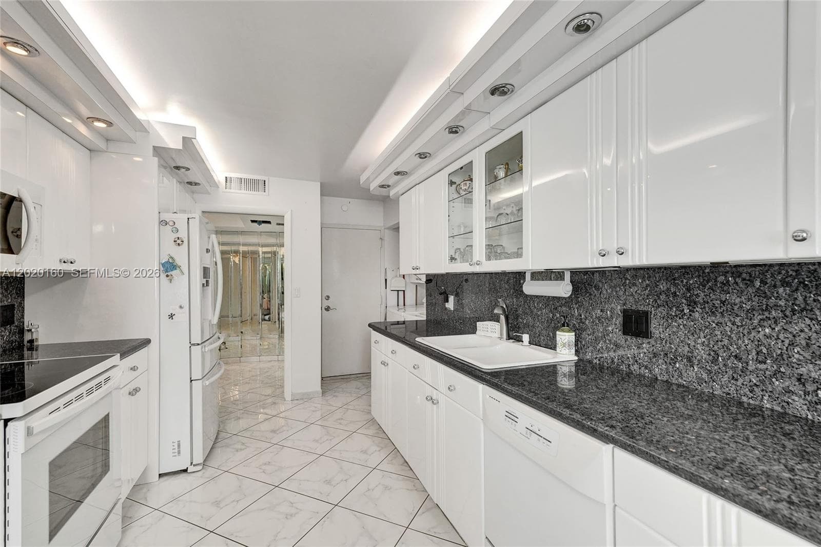 MALAGA TOWERS CONDO · #16B in Hallandale Beach - Photo 9