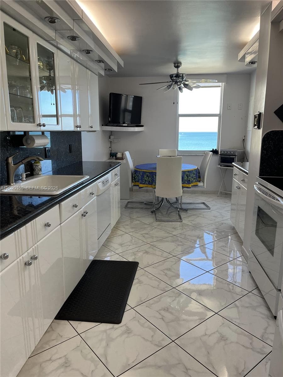 MALAGA TOWERS CONDO · #16B in Hallandale Beach - Photo 10