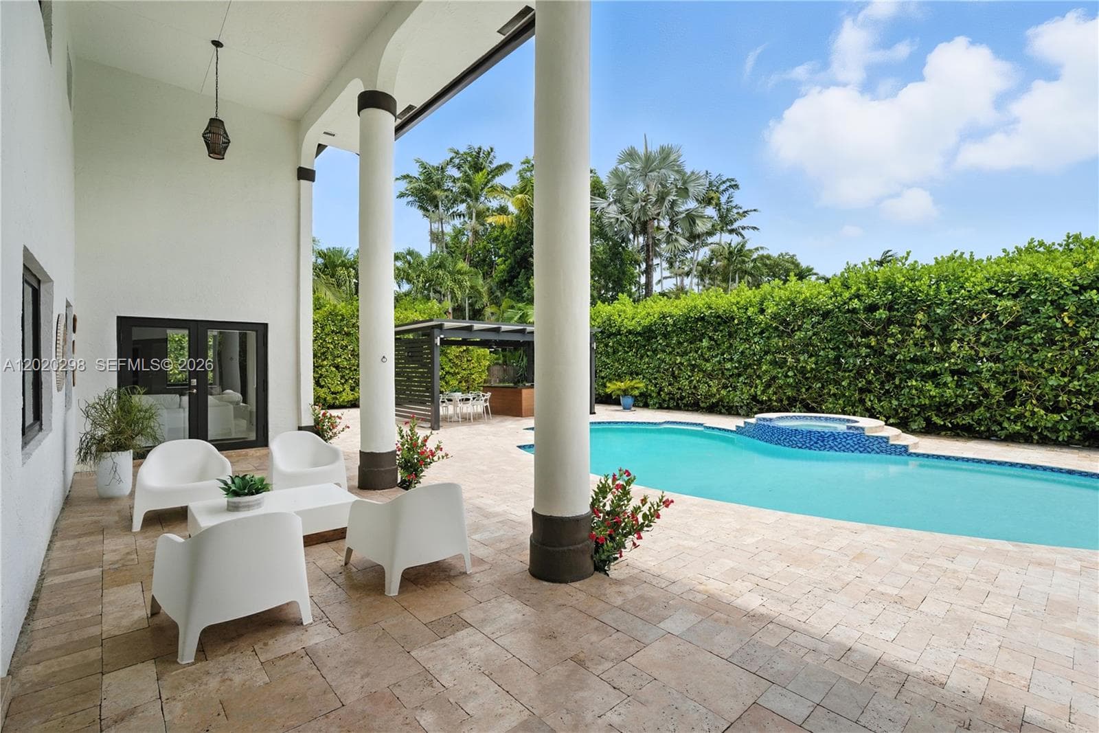 Covered terrace to relax and enjoy