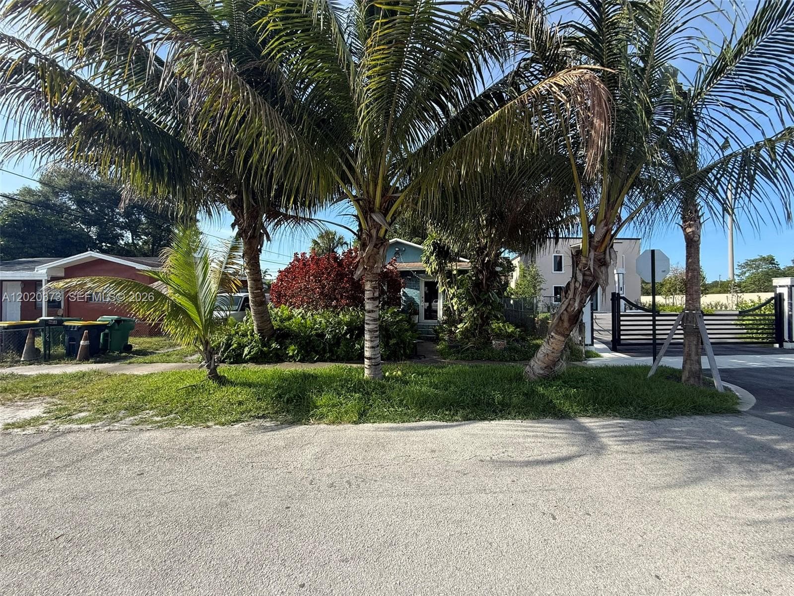 688 SW 7th Ter photo 10