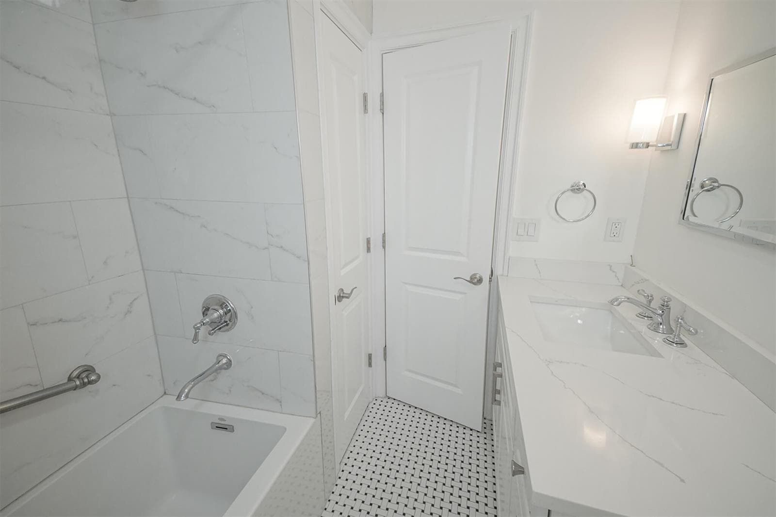 Bathroom 2 with Tub-Shower
