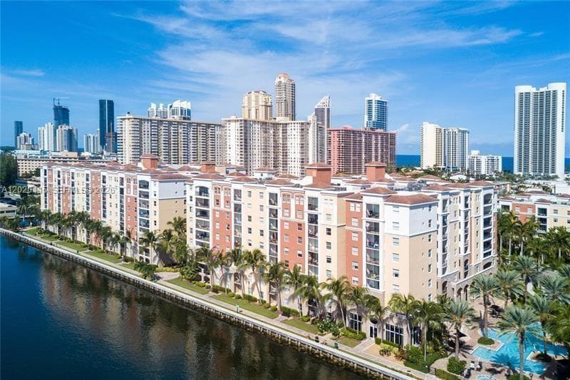 Porto Bellagio · #2808 in Sunny Isles Beach - Photo 39