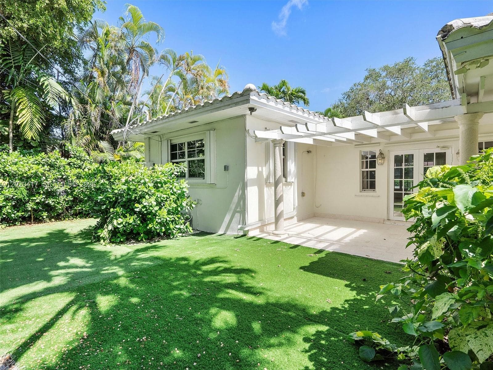 731 Sistina AV photo 2