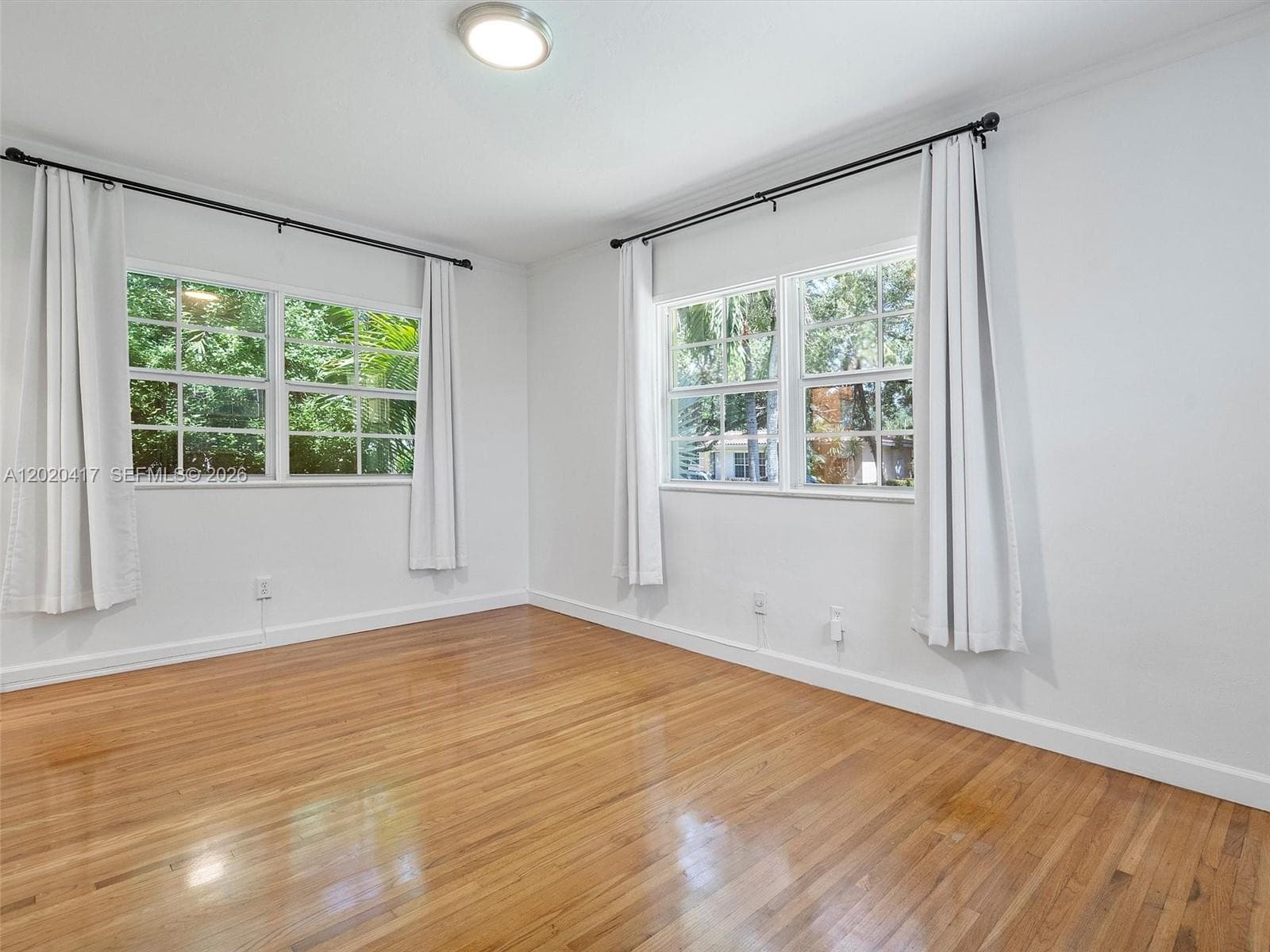 731 Sistina AV photo 6