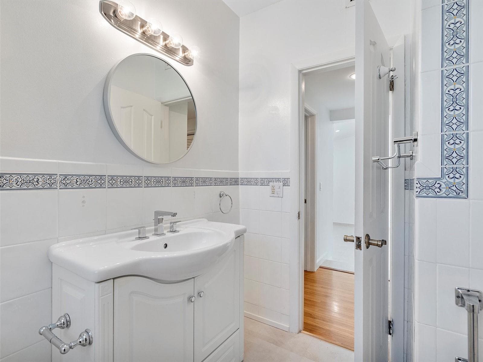 731 Sistina AV photo 13