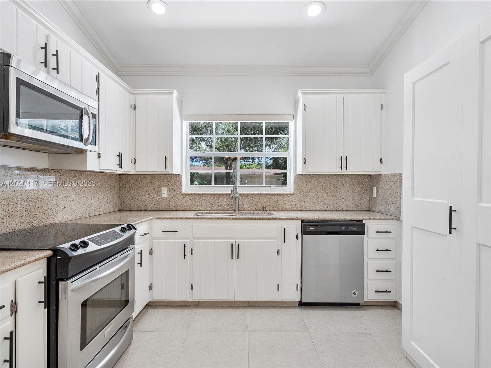 731 Sistina AV photo 3