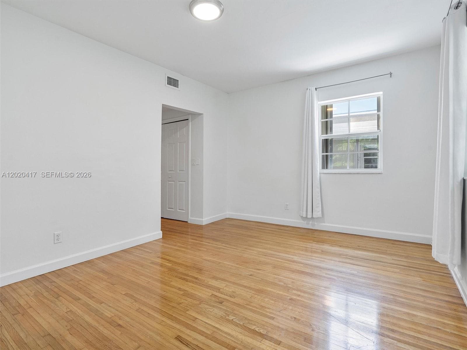731 Sistina AV photo 36