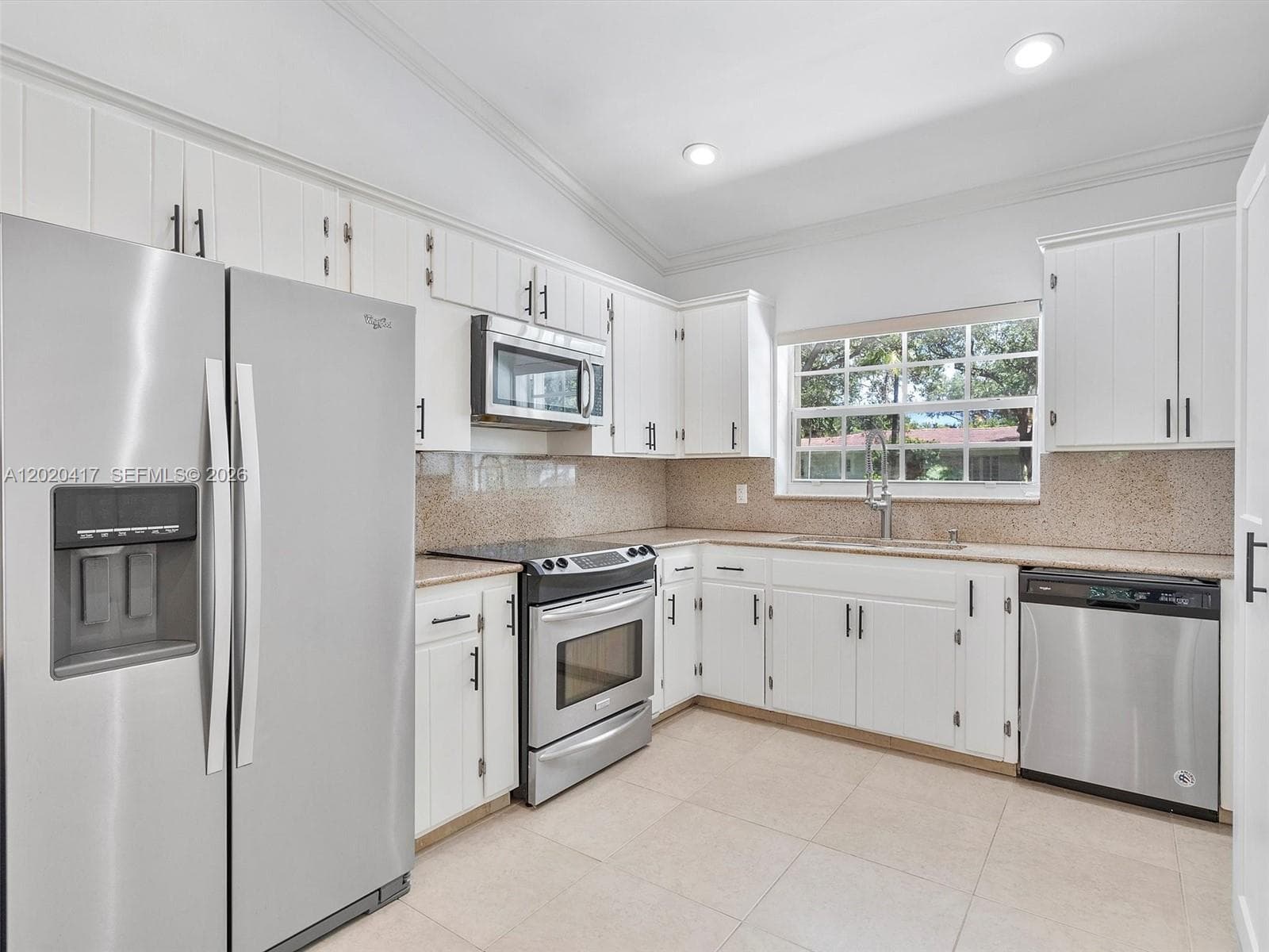 731 Sistina AV photo 32