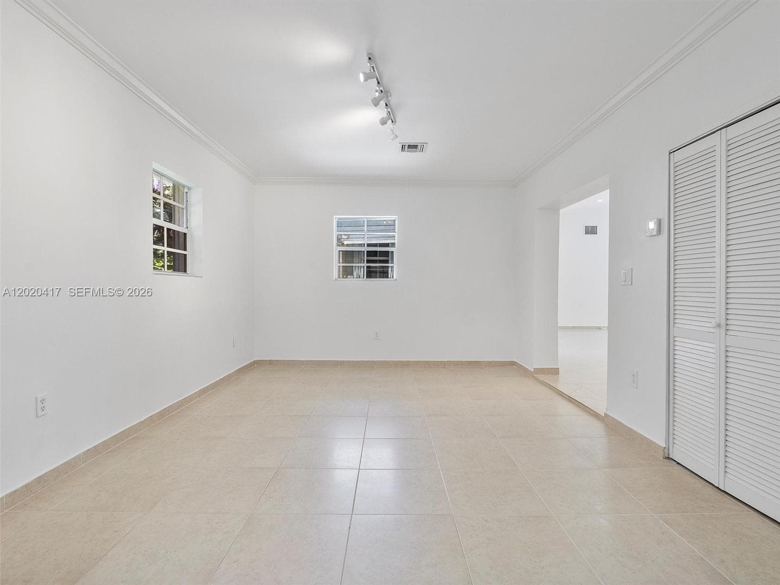 731 Sistina AV photo 9