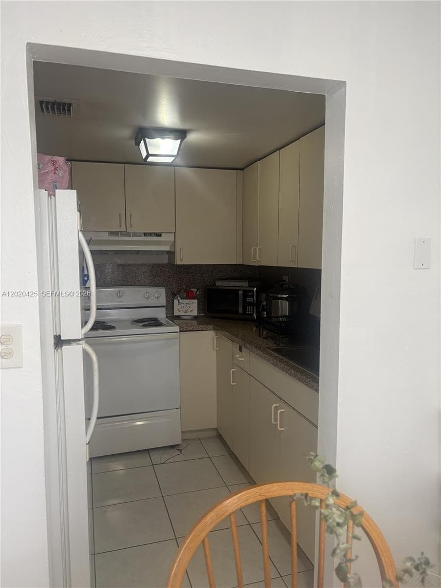 Westland Manors East · #403 in Hialeah - Photo 18
