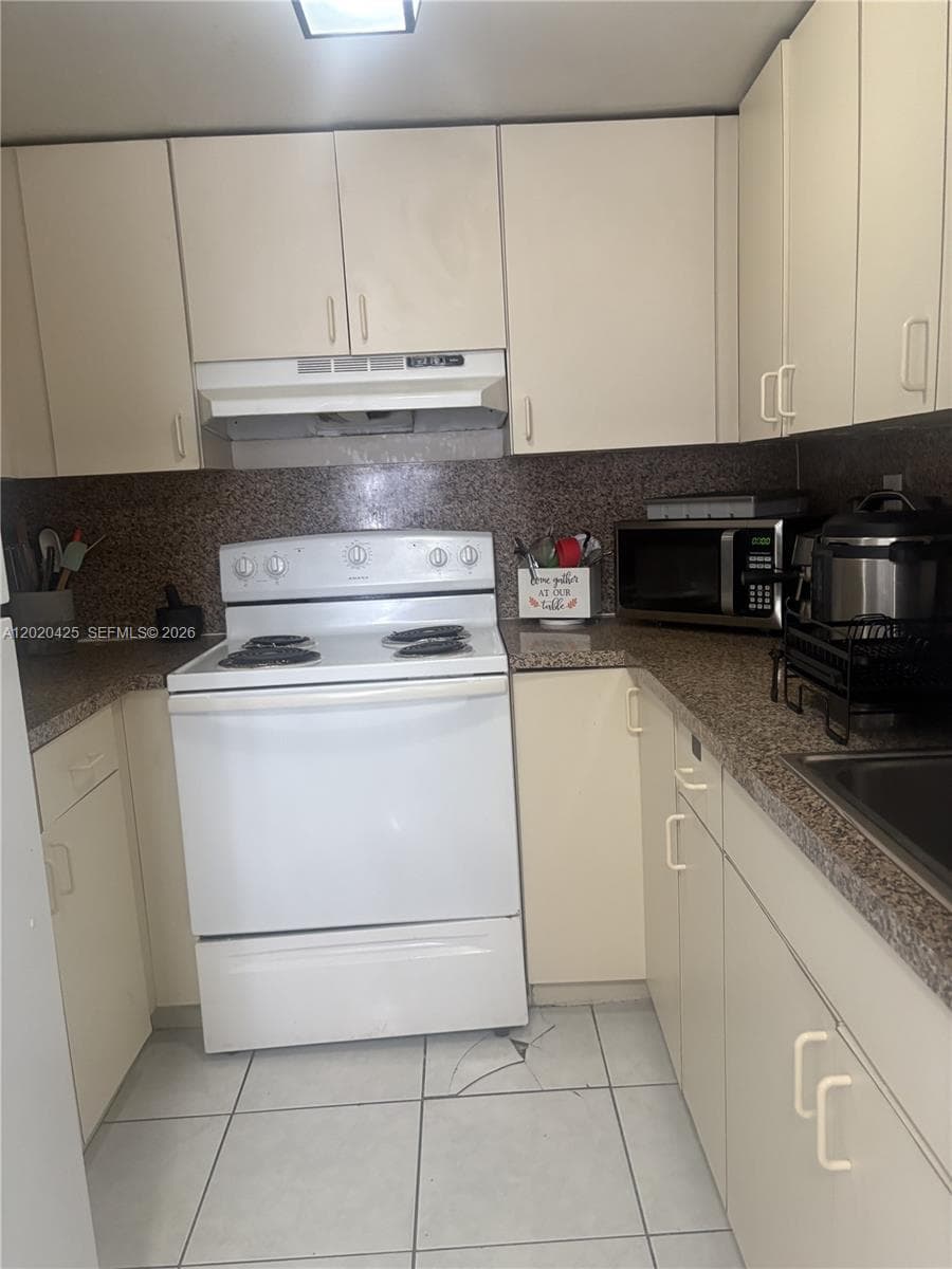 Westland Manors East · #403 in Hialeah - Photo 19