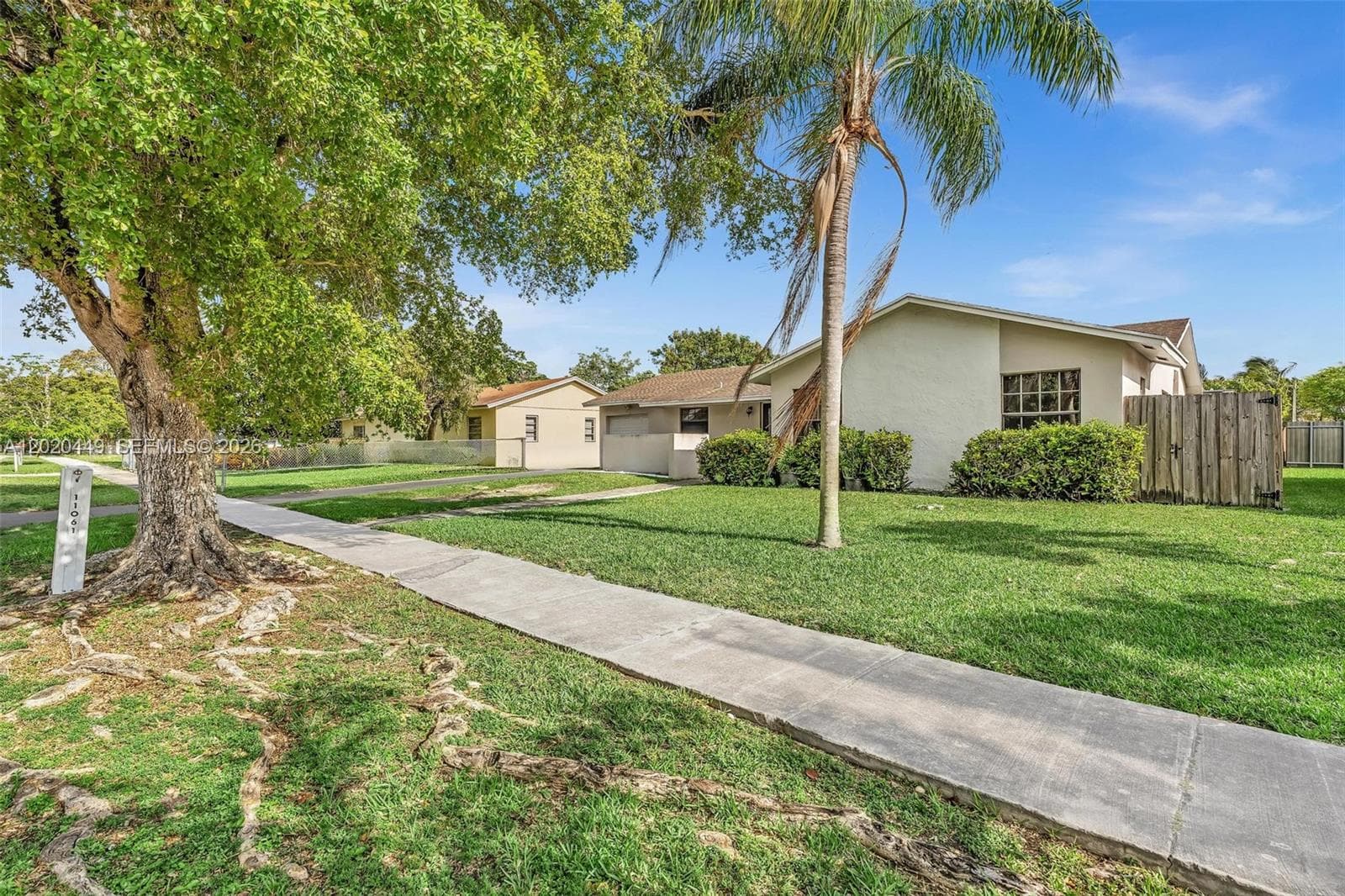 11061 SW 163rd St photo 2