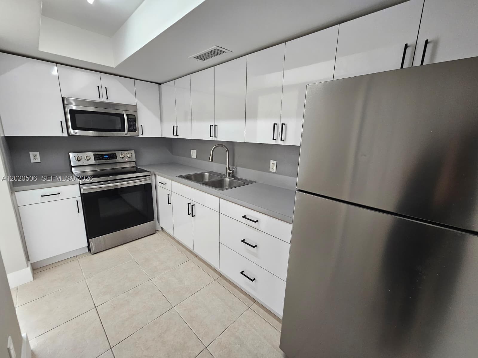 THE WHITE HOUSE CONDO · #106 in North Miami - Photo 1