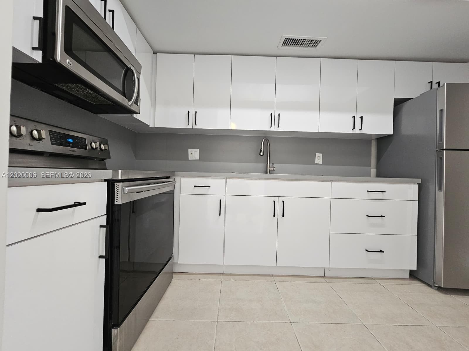 THE WHITE HOUSE CONDO · #106 in North Miami - Photo 10