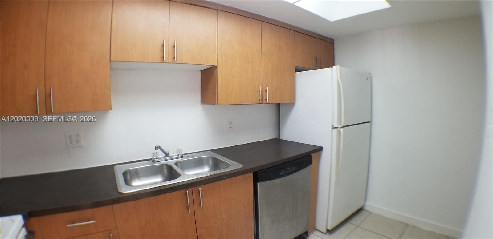 THE WHITE HOUSE CONDO · #113 in North Miami - Photo 5