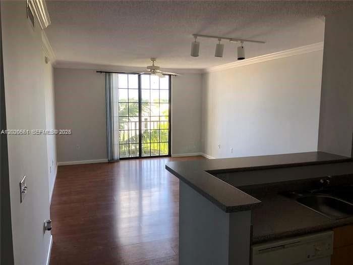 REGENT PARK · #619A in Hollywood - Photo 8