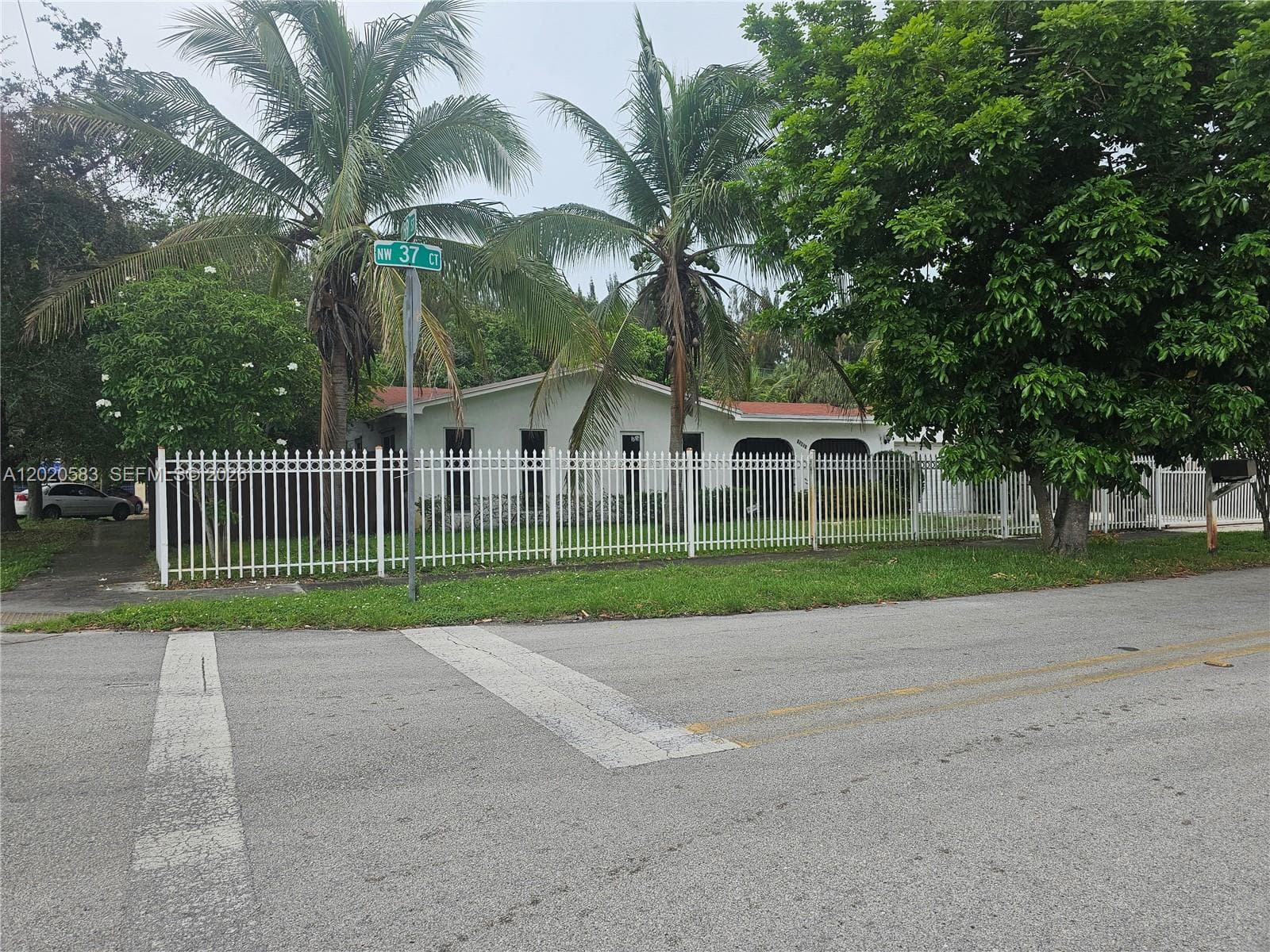 15851 NW 37th Ct photo 2
