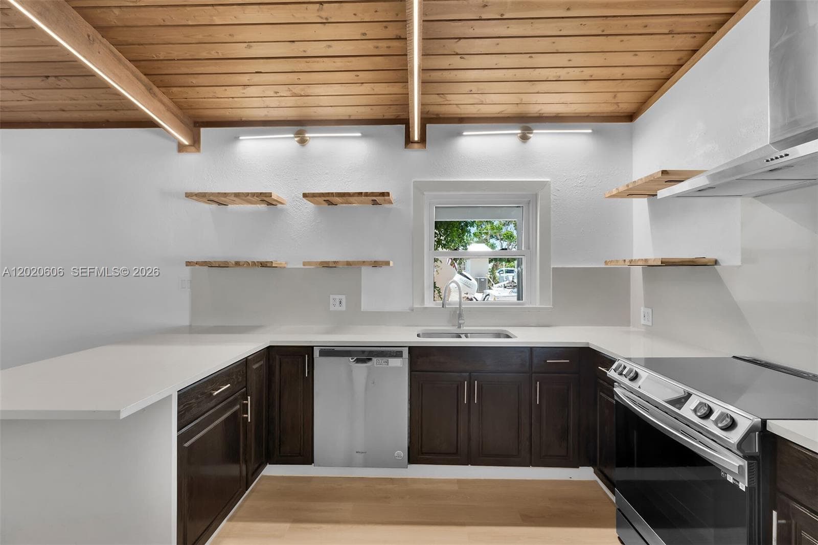 178 Coral Ave photo 6