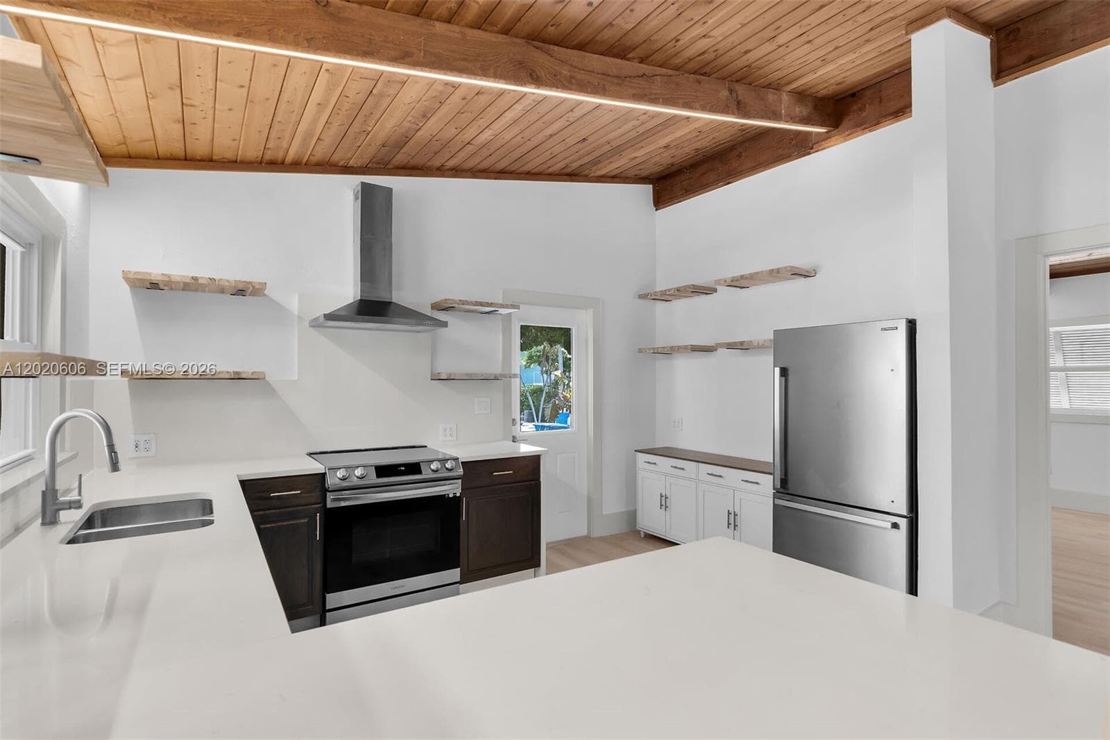 178 Coral Ave photo 9