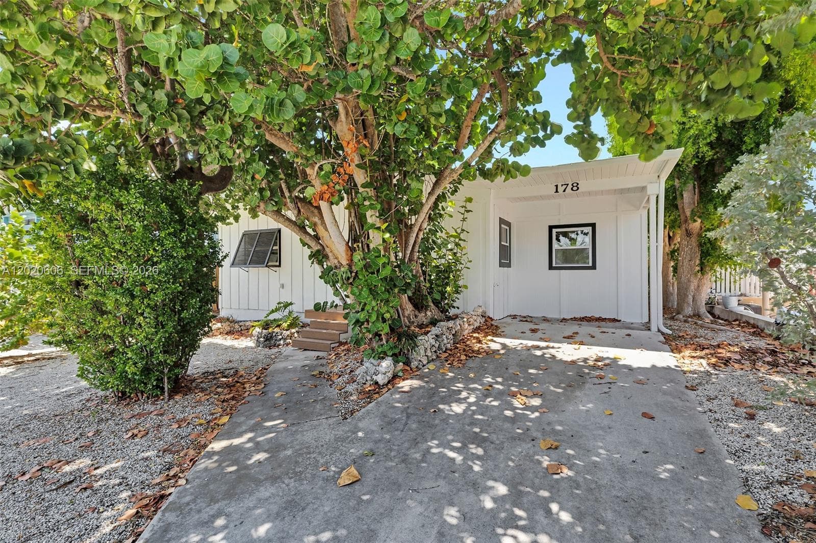178 Coral Ave photo 4