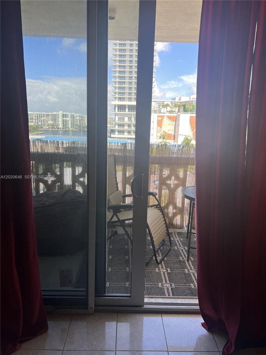 IMPERIAL TOWERS CONDO · #718 in Hallandale Beach - Photo 12