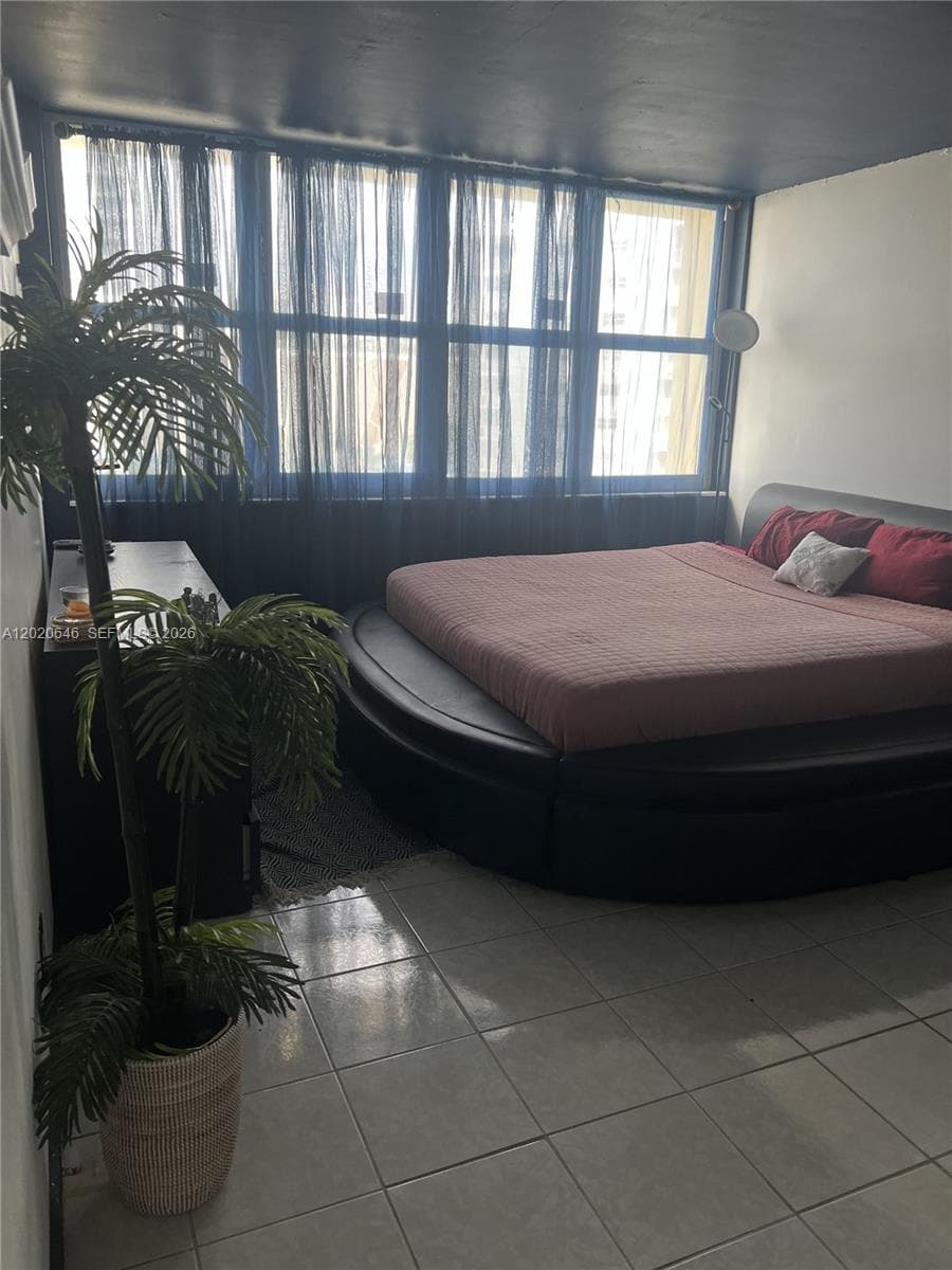 IMPERIAL TOWERS CONDO · #718 in Hallandale Beach - Photo 8