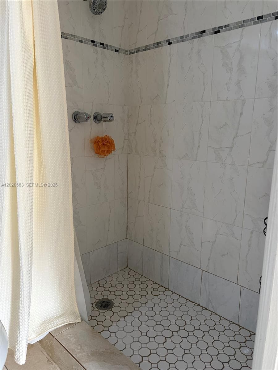 PARADISE BY THE SEA CONDO · #215 in Hallandale Beach - Photo 18