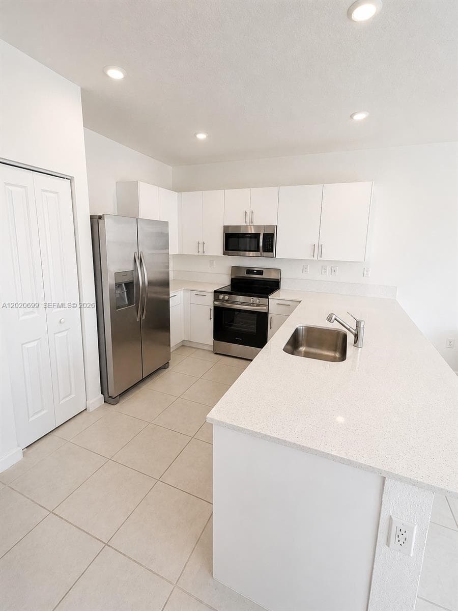 2840 SE 26th Ter photo 2