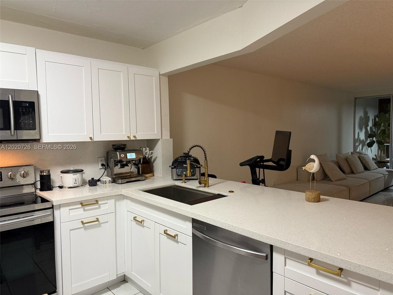 JADE WINDS GROUP - · #814-1 in Miami - Photo 2