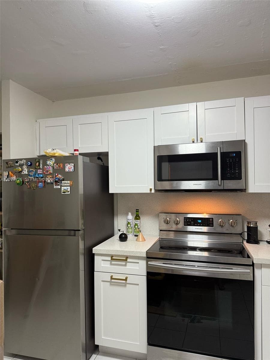 JADE WINDS GROUP - · #814-1 in Miami - Photo 1