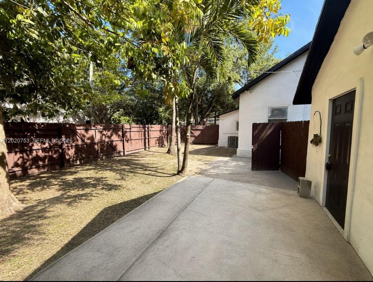 ROCKMOOR VILLA TRACK · #45 in Miami - Photo 8