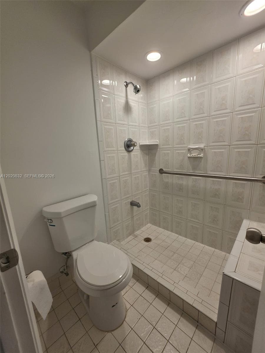 LAKES MEADOW VILG HOMES C · #54F in Miami - Photo 45