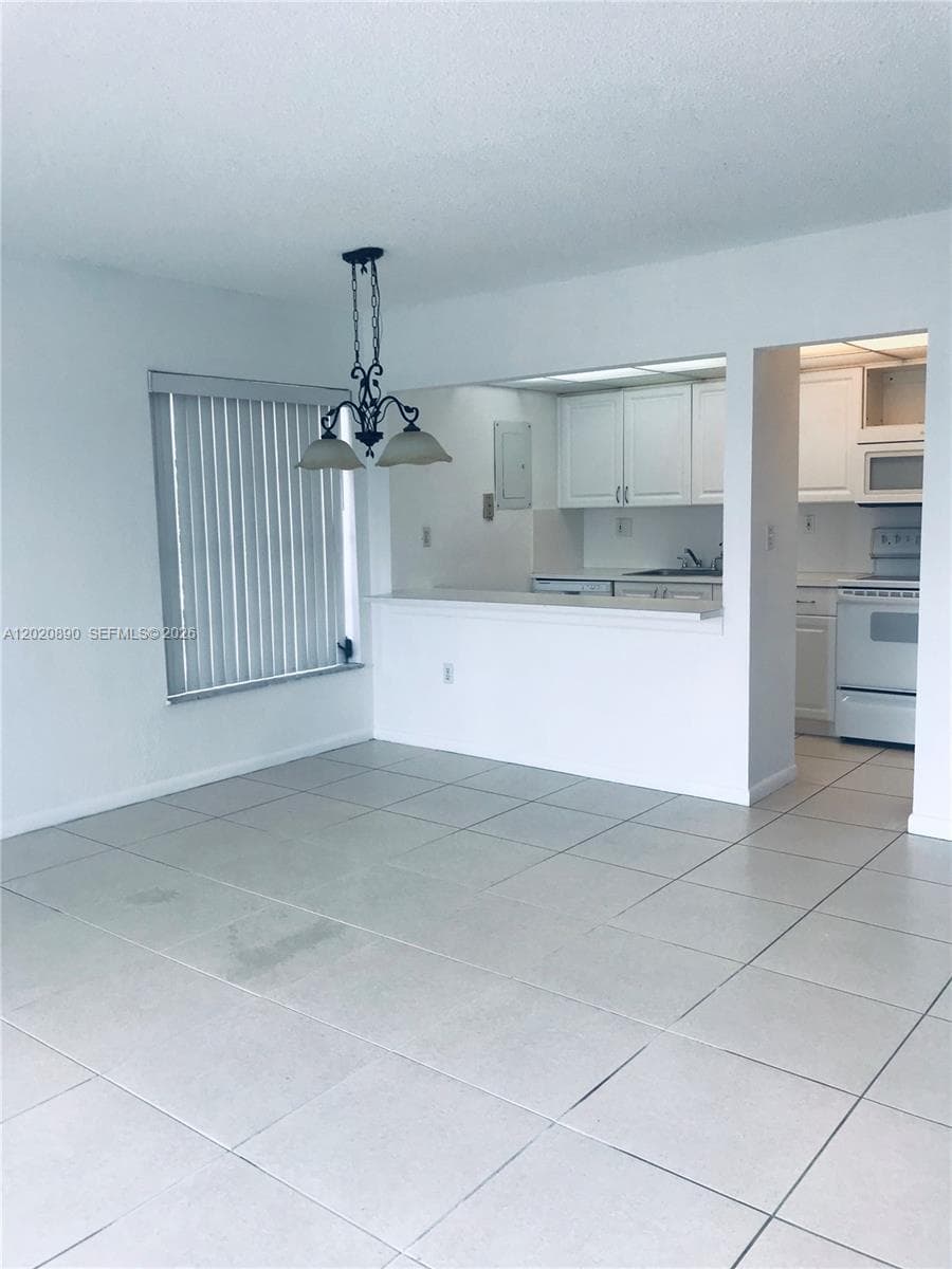 LAKEVIEW GARDENS · #B3006 in Hialeah - Photo 2