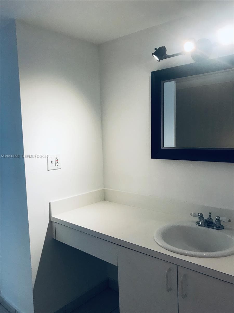LAKEVIEW GARDENS · #B3006 in Hialeah - Photo 10