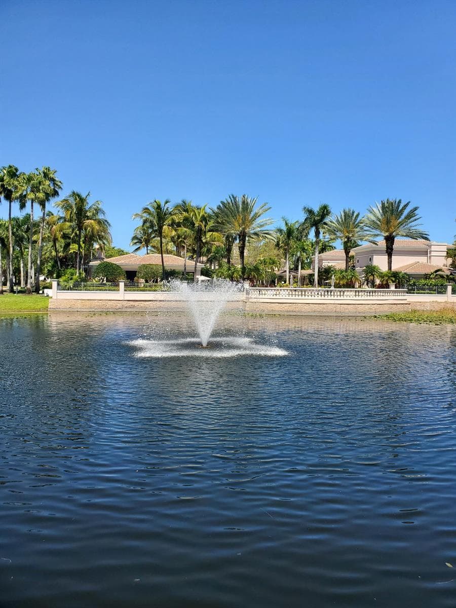 Pool Lake View