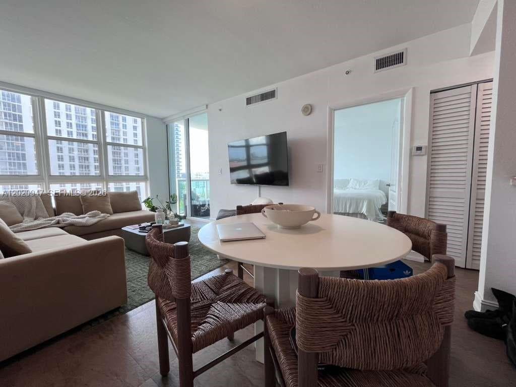 Moonbay of Miami · #1005 in Miami - Photo 6