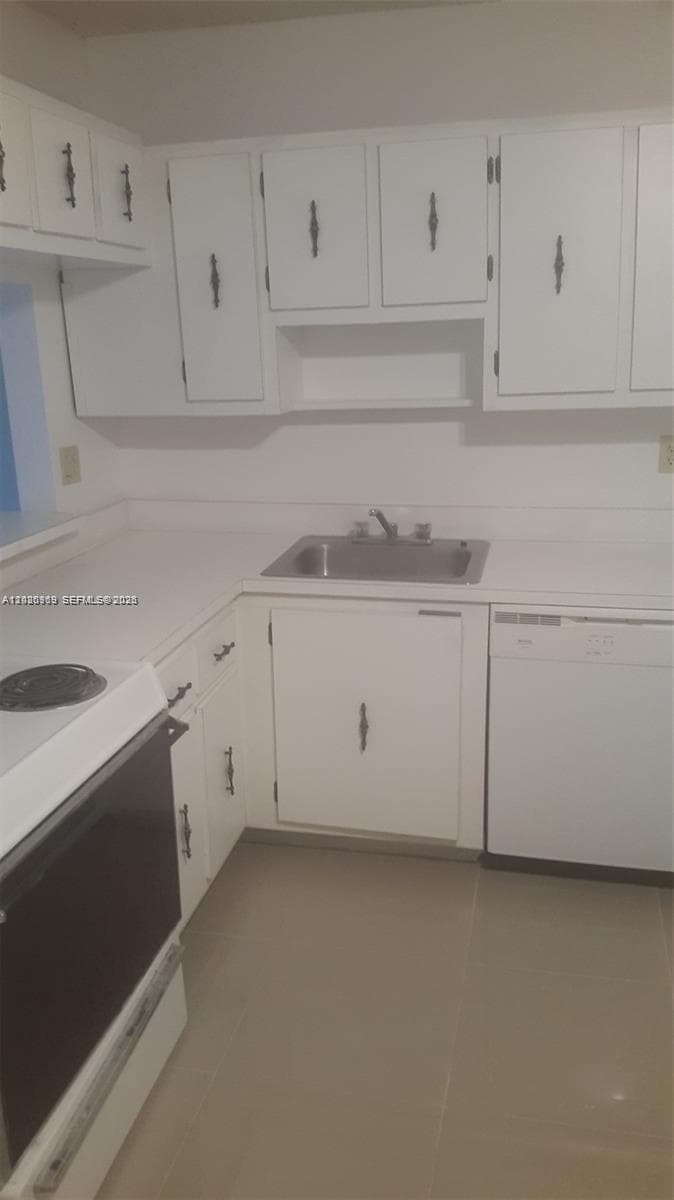 HERITAGE CIRCLE CONDO · #18-3B in Deerfield Beach - Photo 2