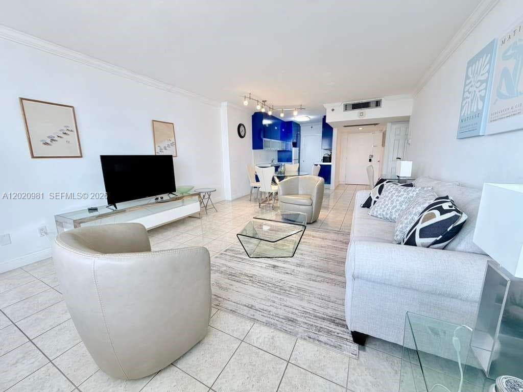 The Decoplage · #1423 in Miami Beach - Photo 3