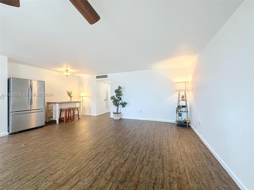 THE KNIGHTSBRIDGE · #705 in Miami Beach - Photo 2