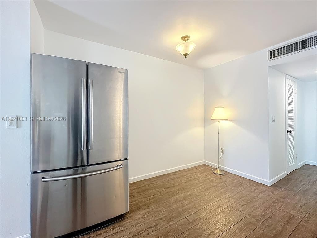 THE KNIGHTSBRIDGE · #705 in Miami Beach - Photo 4