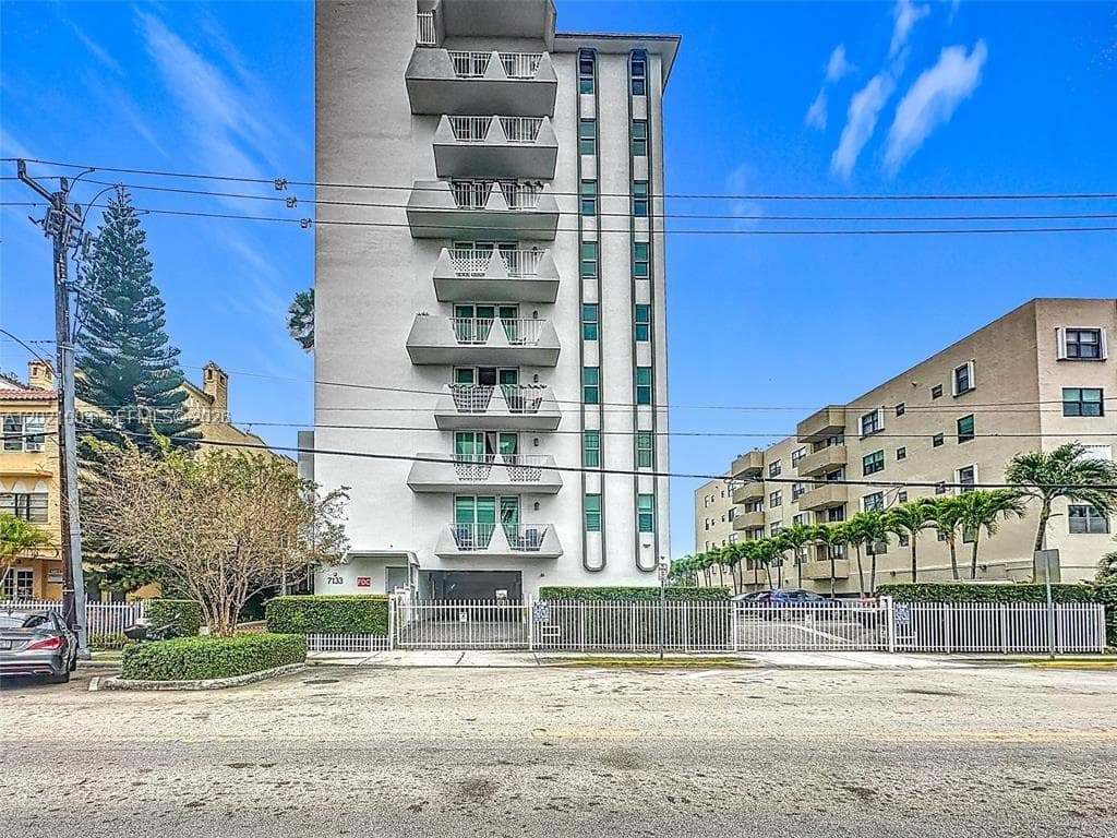 THE KNIGHTSBRIDGE · #705 in Miami Beach - Photo 25