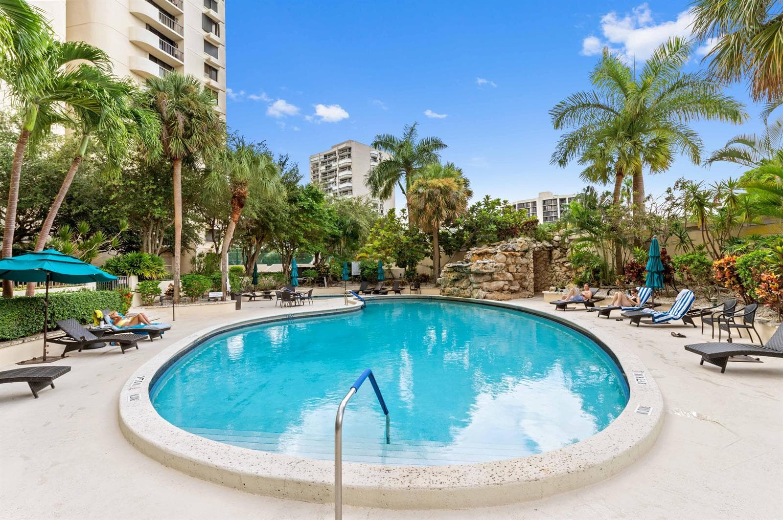 RESORT POOL